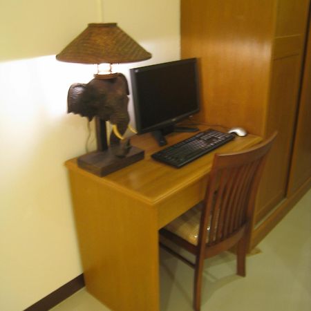 Rafael Hotel And Mansion Bangkok - Sha Extra Plus Certified Экстерьер фото